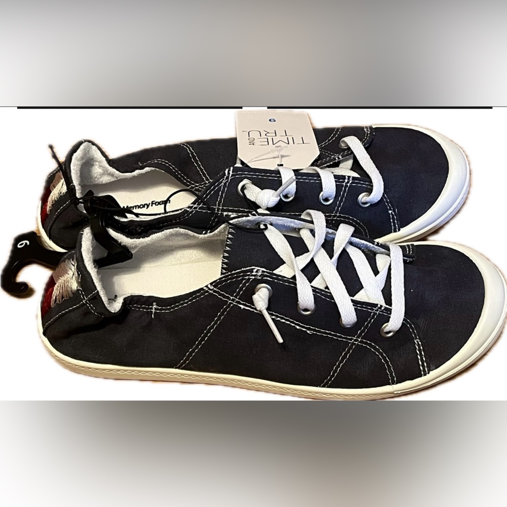 Time and Tru Navy Canvas Lace-Up Scrunchback Sneakers. New with tags. Size 9 - Picture 3 of 6